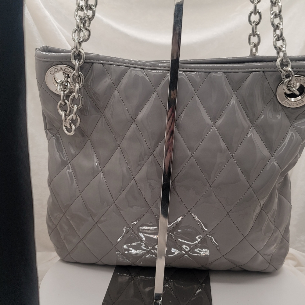 Coach 18673 Poppy Liquid Glass Quilted Shoulder BAG - Picture 3 of 9